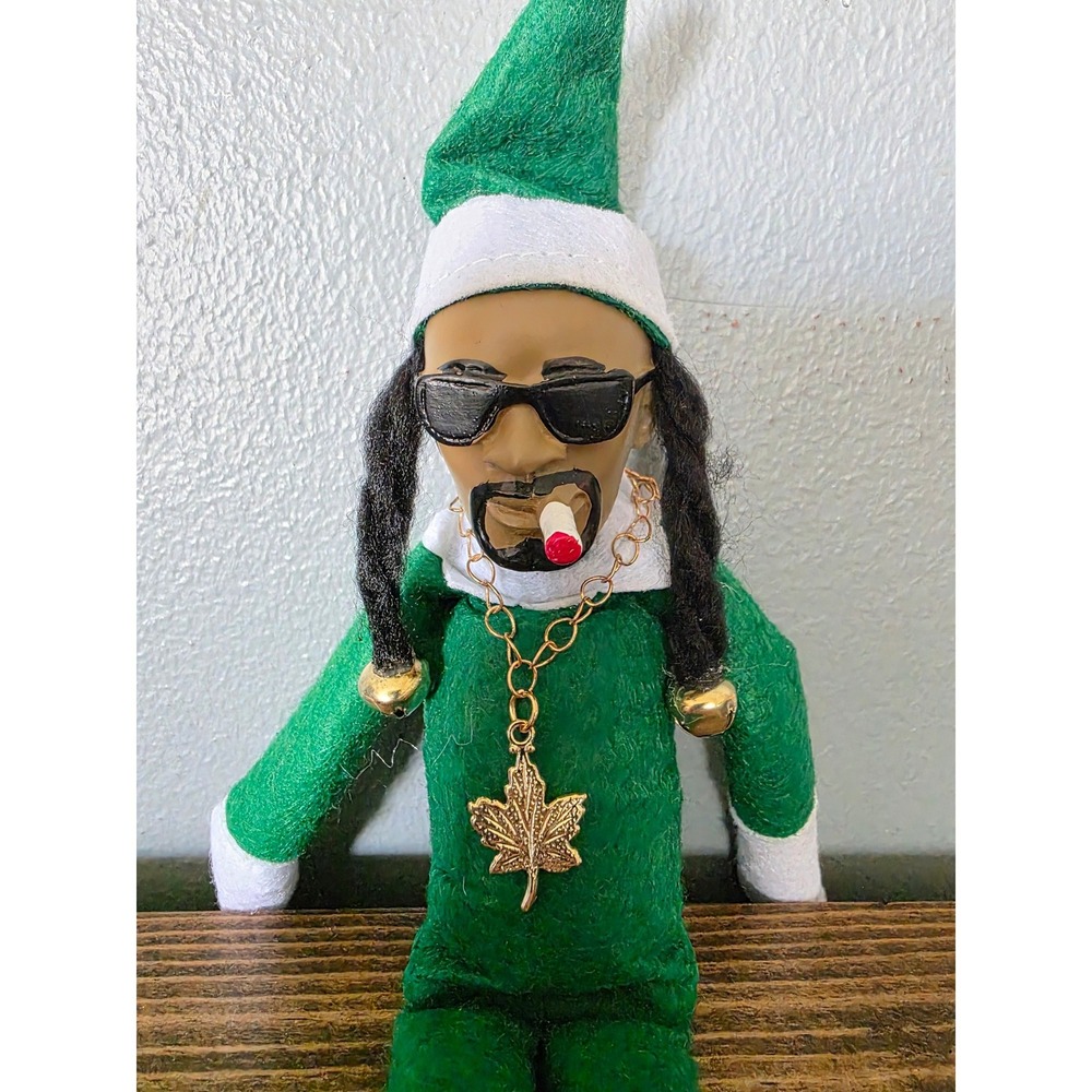 Snoop Dogg Elf on a Shelf Novelty Holiday Doll Green Felt Hip Hop Decor with Box